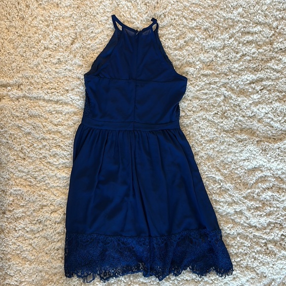 Blue lace dress - Picture 3 of 3